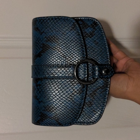 3for30!!! Call it spring NARALING blue snakeskin crossbody - Picture 3 of 10